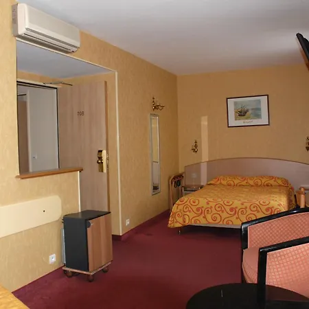 Transcontinental מלון