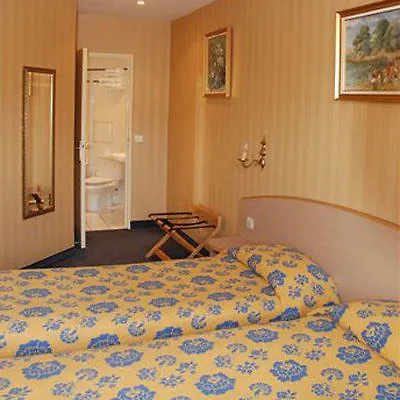 Transcontinental Paříž