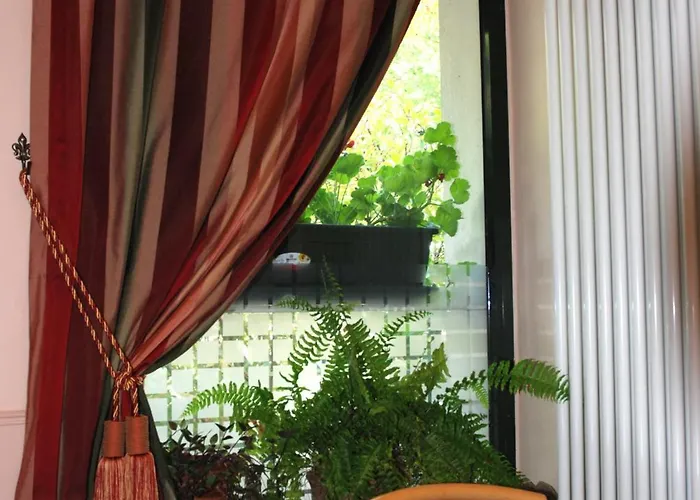 トランスコンチネンタル 2* パリ